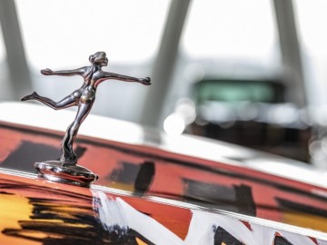 Tajniki Muzeum Mercedesa - emblemat na osłonie chłodnicy
